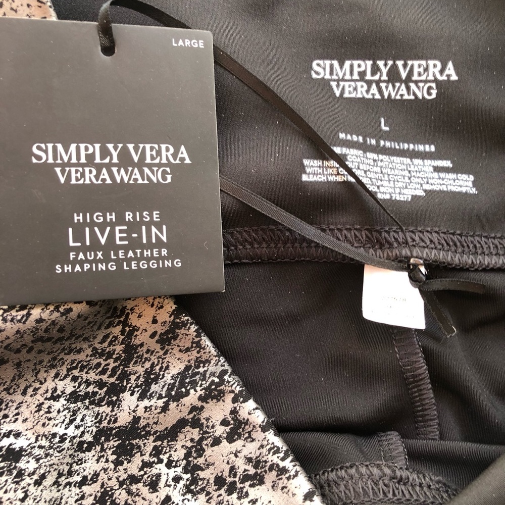 Simply Vera Vera Wang  faux leather leggings in silver snake foil print - Picture 5 of 9